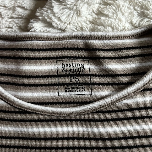 Hastings & Smith Striped Short Sleeve Top Size Small Petite - Picture 3 of 12